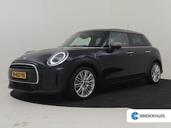 MINI 5-Deurs - 1.5 Cooper Classic 136PK AUTO | Cruise control | Navigatie | Parkeersensoren achter | Appl
