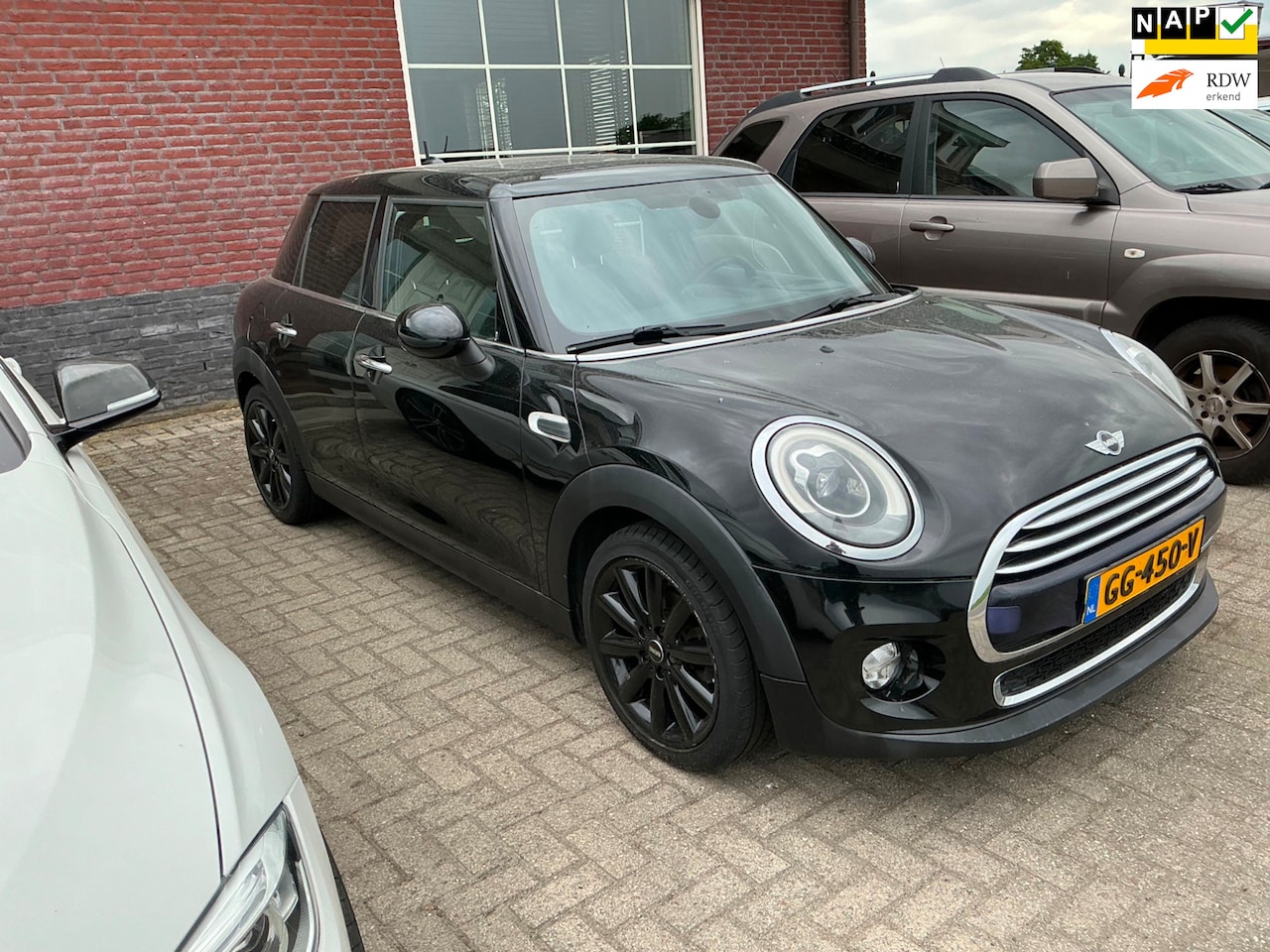 MINI 5-Deurs - 1.5 Cooper Chili Business - AutoWereld.nl