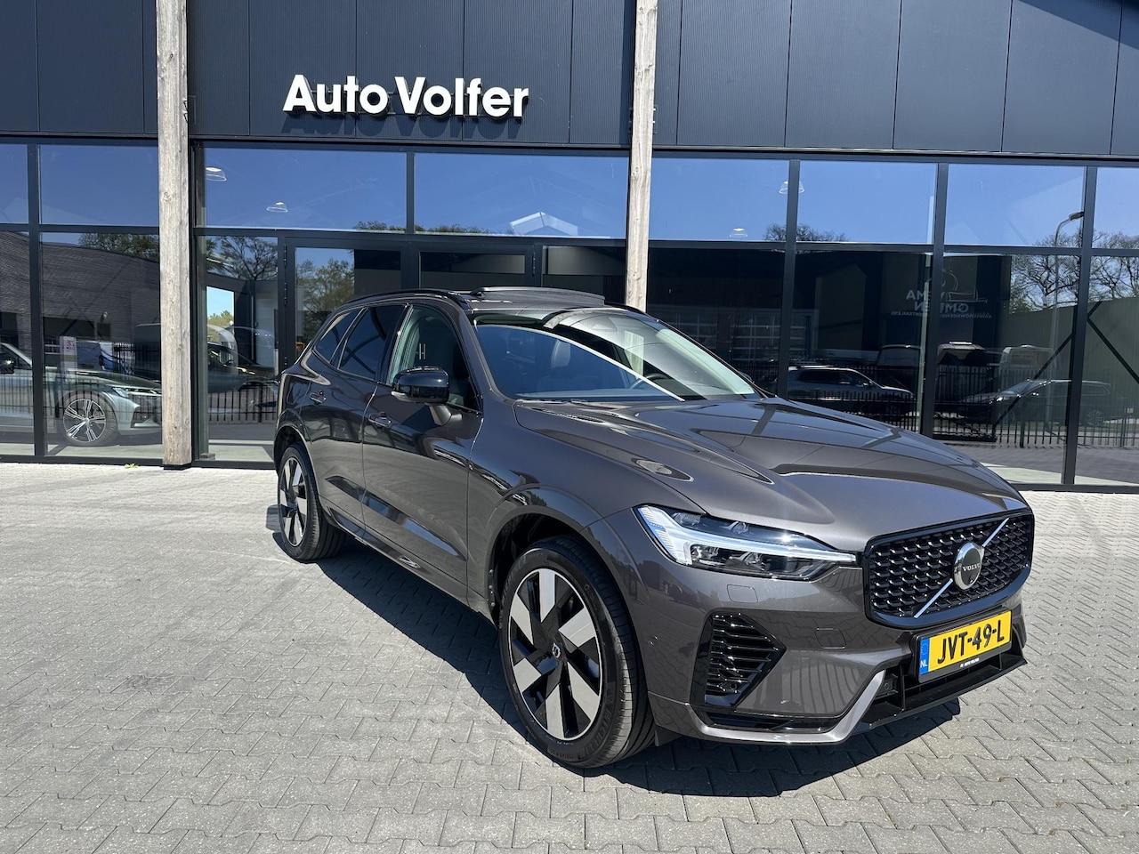 Volvo XC60 - 2.0 T8 Plug-in hybrid AWD Plus Dark H&K|Trekhaak|pano|360 - AutoWereld.nl