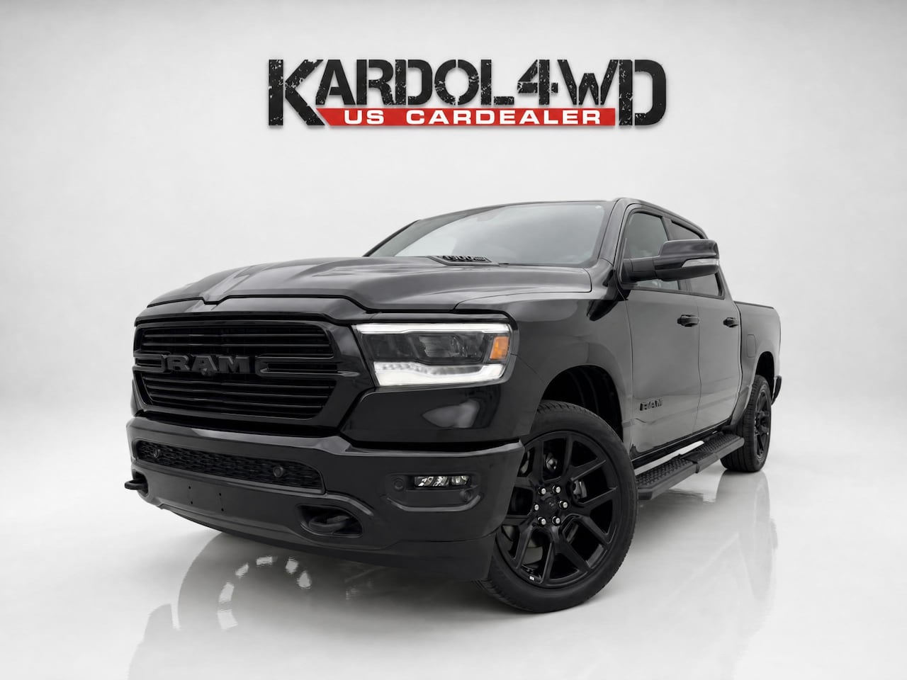 Dodge Ram 1500 - Laramie Night Edition Modeljaar "24 | BOMVOL!| Panoramadak elect. | Luchtvering | Virtual - AutoWereld.nl