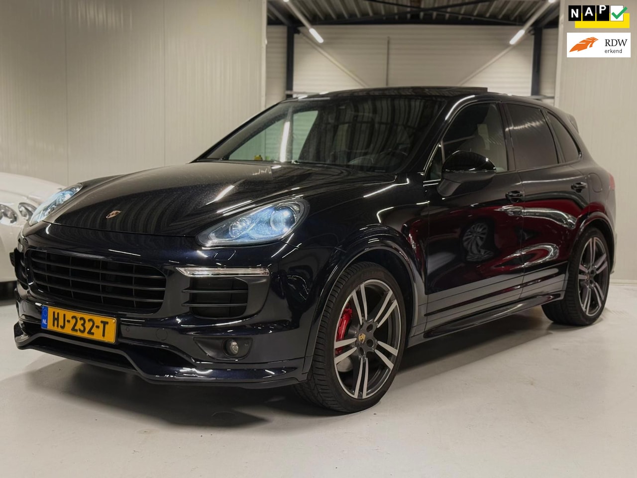 Porsche Cayenne - 3.0 S E-Hybrid Pano|Trekhaak|21 inch!! - AutoWereld.nl
