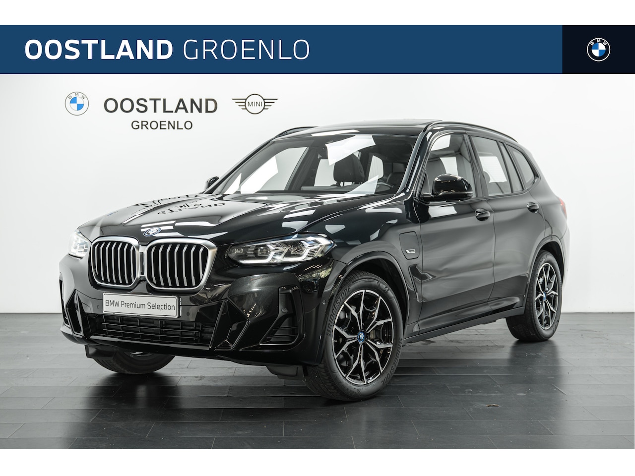 BMW X3 - xDrive30e High Executive M Sport Automaat / Trekhaak / Panoramadak / Sportstoelen / Achter - AutoWereld.nl