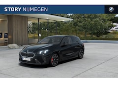 BMW 1-serie - 120 M Sport Automaat / Panoramadak / Sportstoelen / M Adaptief onderstel / Head-Up / Parki