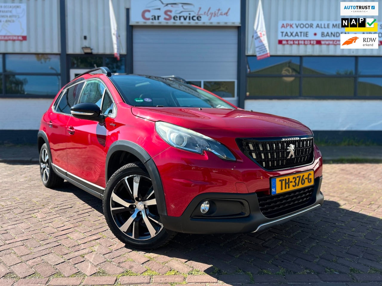 Peugeot 2008 - 1.2 PureTech GT-line Pano / Trekhaak / Navi / Clima - AutoWereld.nl
