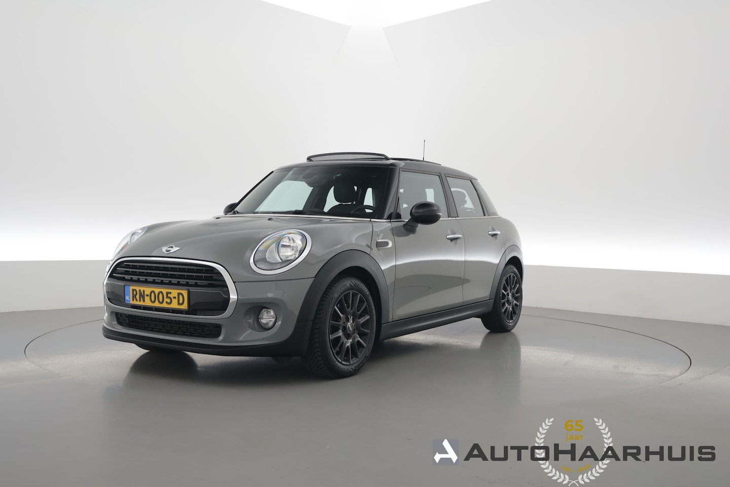 MINI 5-Deurs - 1.5 136 PK Cooper Business | Rijklaar | Orig. NL | S/K-dak | 5-deurs | Climate | Cruise | - AutoWereld.nl