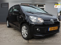Volkswagen Up! - 1.0 move up navigatie, stoelverwarming, airco, parkeerhulp, lm-velgen, cruise-control boek
