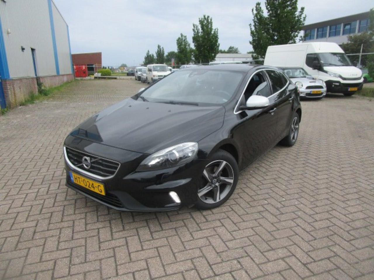 Volvo V40 - 2.0 D2 R-Design Business 2.0 D2 R-Design Business, Lees tekst - AutoWereld.nl