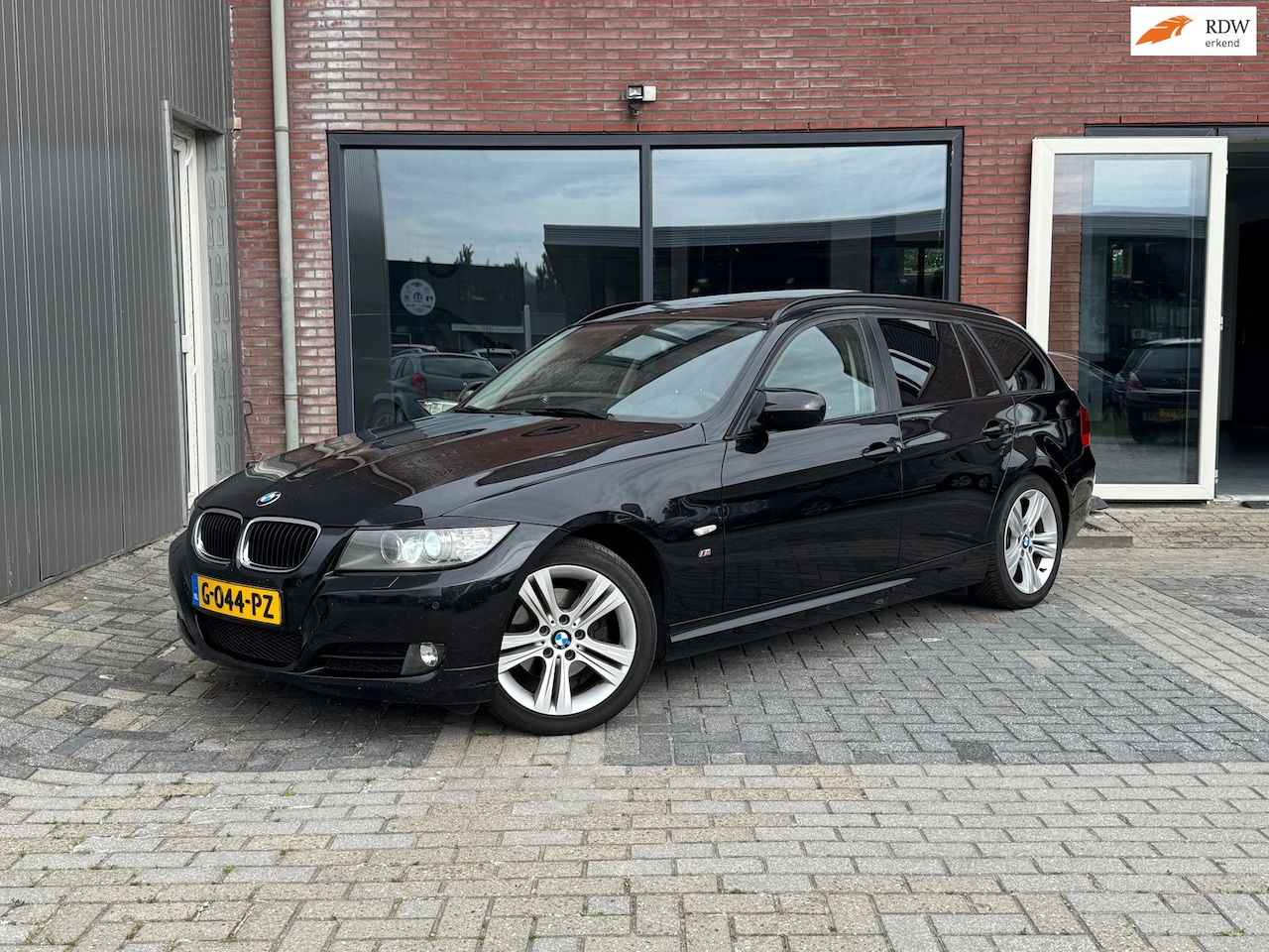 BMW 3-serie Touring - 318i M LCI| Pano | Trekhaak | 1/2 Leer | Stoelverwarming | - AutoWereld.nl