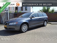 Volvo V70 - 2.5T Momentum | Leer | Cruise | Climate | Trekhaak | Verw. voorstoelen