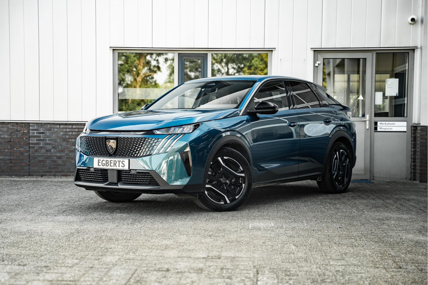 Peugeot e-3008 - Allure 73kWh | Adaptive cruise | AppleCarPlay | Warmtepomp - AutoWereld.nl