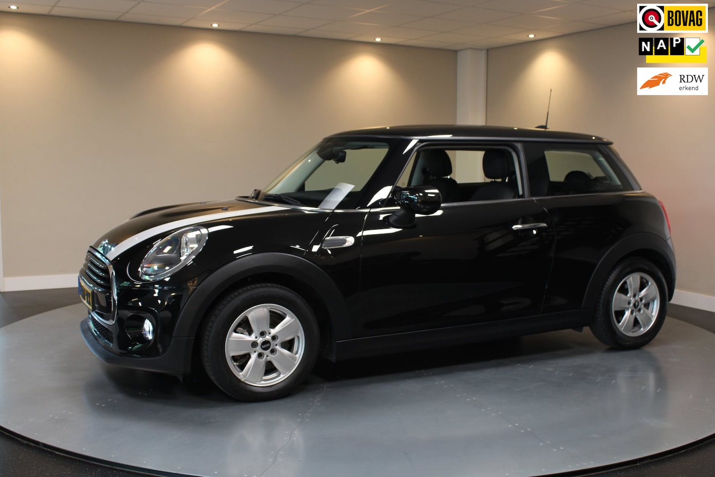 MINI 3-Deurs - 1.5 Cooper *Carplay* Neon-ring|Navi|Cruise|NAP|2de Eigenaar - AutoWereld.nl