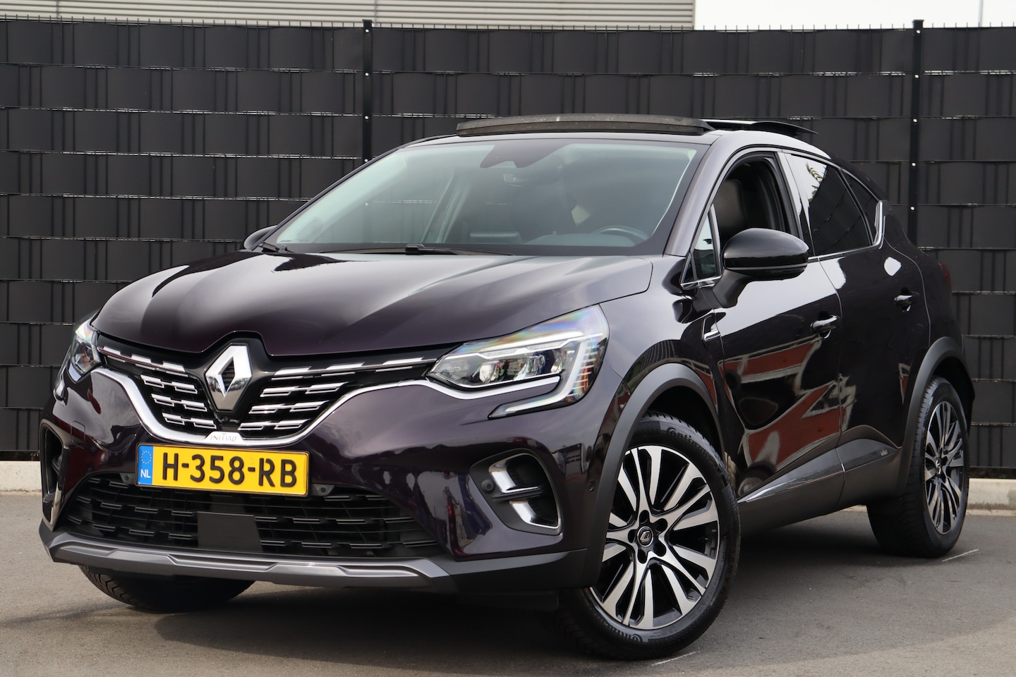 Renault Captur - 1.3 TCe 130 Initiale Paris| Dealeronderhouden | Trekhaak | Schuif/kanteldak | Stoel, stuur - AutoWereld.nl