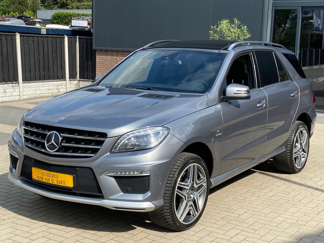 Mercedes-Benz M-klasse - ML 63 AMG 525 PK NIEUWSTAAT PANO MEMORY CAMERA CRUISE - AutoWereld.nl