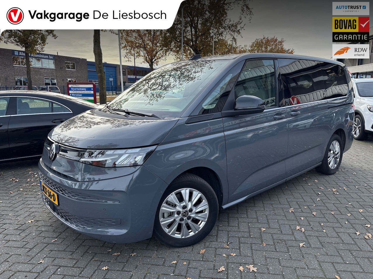 Volkswagen Multivan - 1.4 eHybrid L2H1 Life Business 6 persoons / automaat - AutoWereld.nl