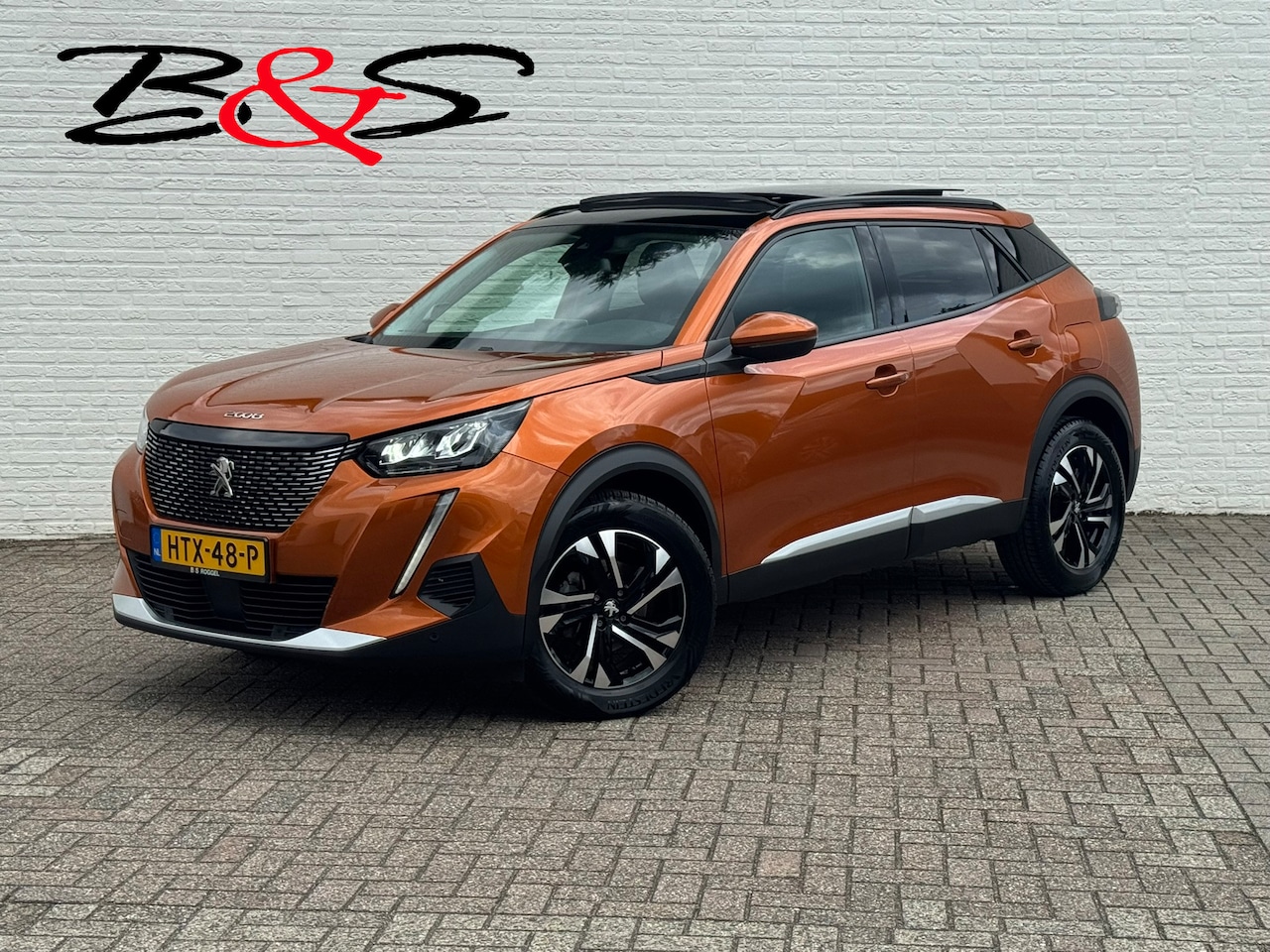 Peugeot 2008 - 1.2 PureTech Allure Automaat Led Panorama 360 Camera Trekhaak afn. Carplay Cruise - AutoWereld.nl