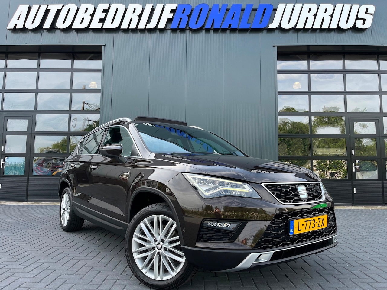 SEAT Ateca - 1.4 EcoTSI Xcellence Panoramadak/Elc.Trekhaak/Adaptive-Cruise/Full Led/Camera/Alcantara/2D - AutoWereld.nl