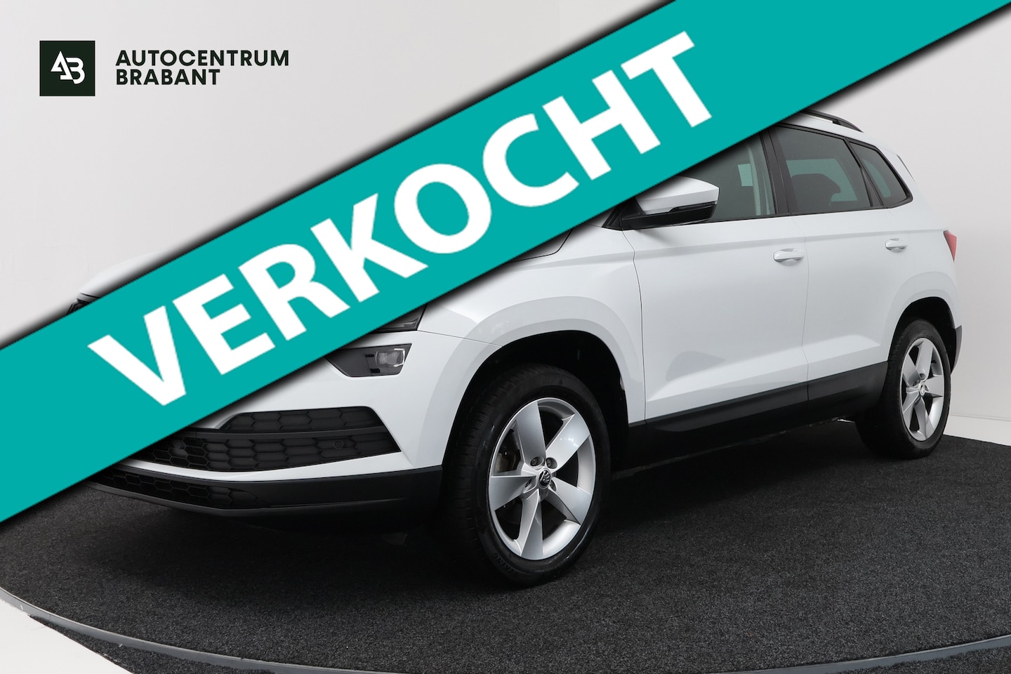 Skoda Karoq - 1.5 TSI ACT Style (TREKHAAK, CAMERA, NAVIGATIE CARPLAY, CRUISE CONTROL, PARKEERSENSOREN) - AutoWereld.nl