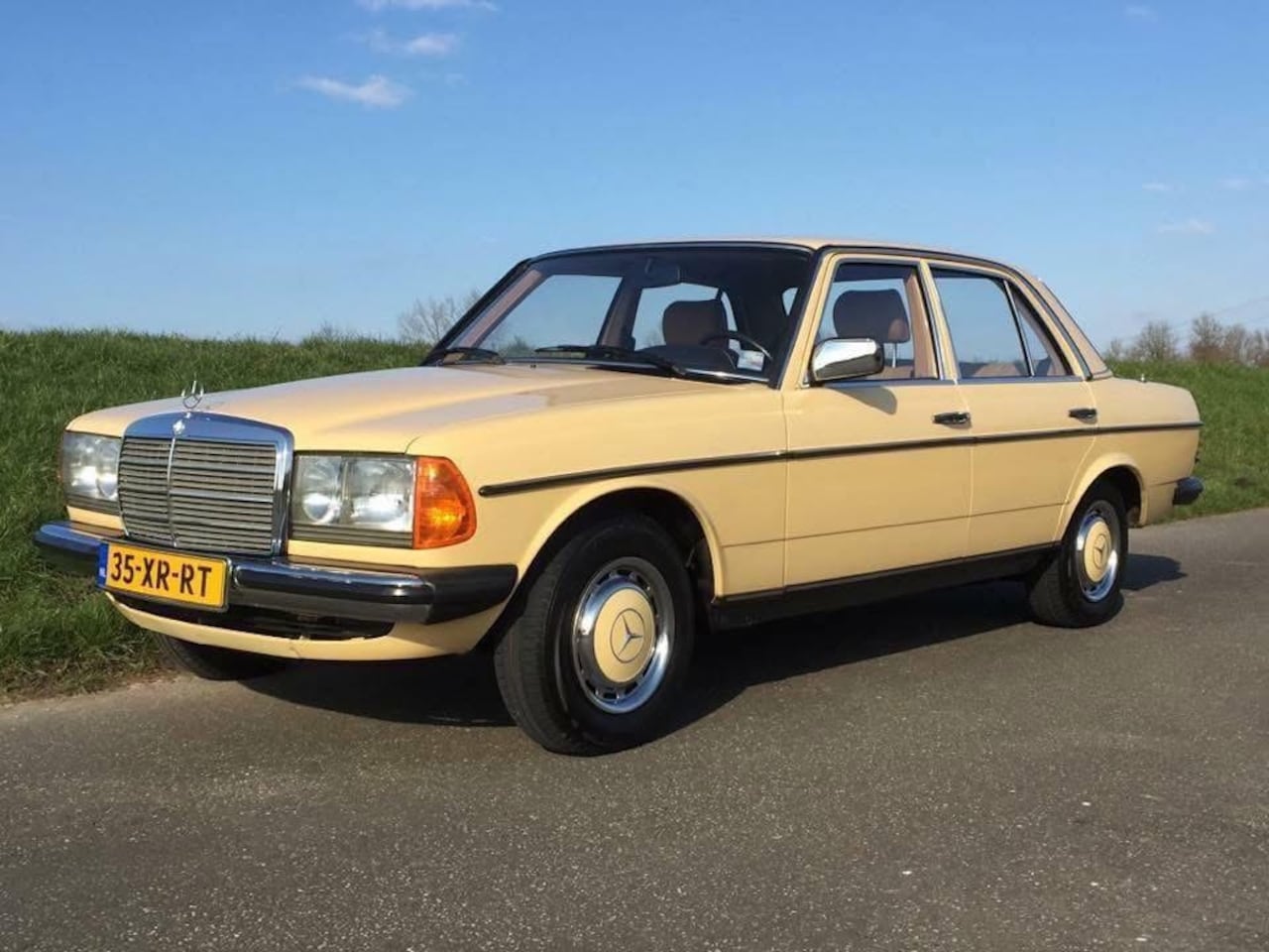 Mercedes-Benz 200-280 (W123) - 200 - AutoWereld.nl