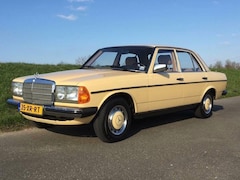 Mercedes-Benz 200-280 (W123) - 200
