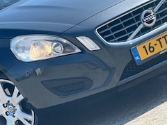 Volvo V60 - 1.6 T3 Kinetic- Savile Grey Metallic - NAV - Cruise - Climate - zeer netjes
