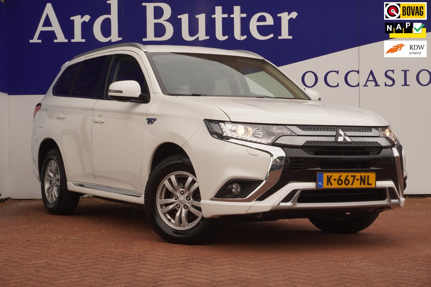 Mitsubishi Outlander - 2.4 PHEV Pure+Apple-care-Play+camera+stoel-verw+= SUPER !! - AutoWereld.nl