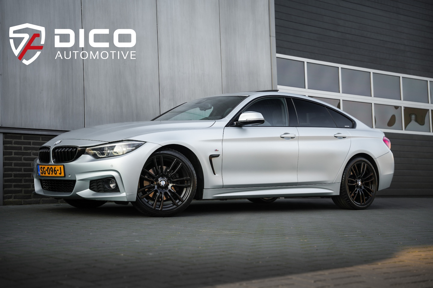 BMW 4-serie Gran Coupé - 430i 252 pk High Executive M-Sportpakket / Frozen-Grey/ Led-Koplamp/ Schuif-Dak/ Head-Up/ - AutoWereld.nl