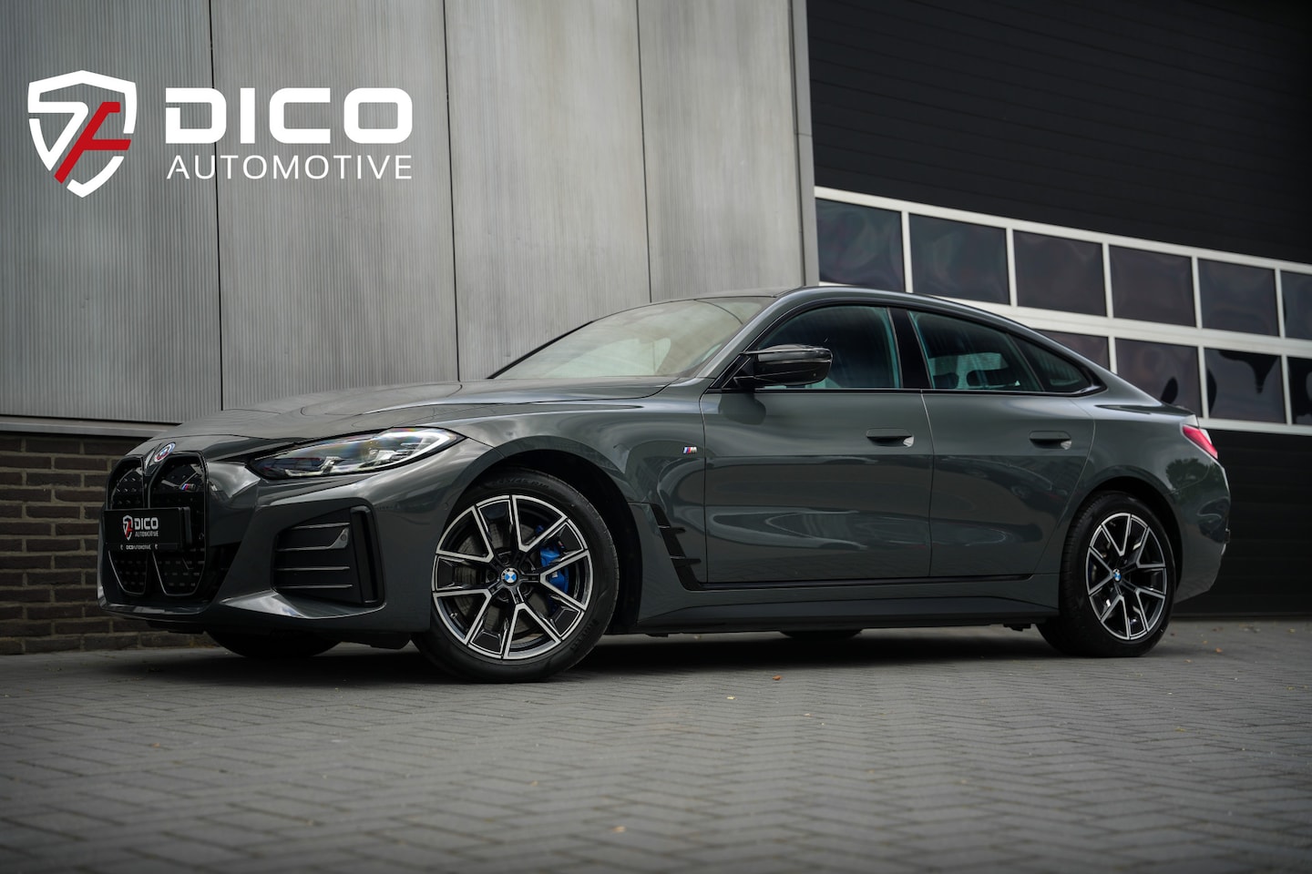 BMW i4 - M50 84 kWh 544 pk M-Sportpakket / BTW-Auto/ Dravitgrau/ Harman&Kardon/ Keyless/ Led-Koplam - AutoWereld.nl