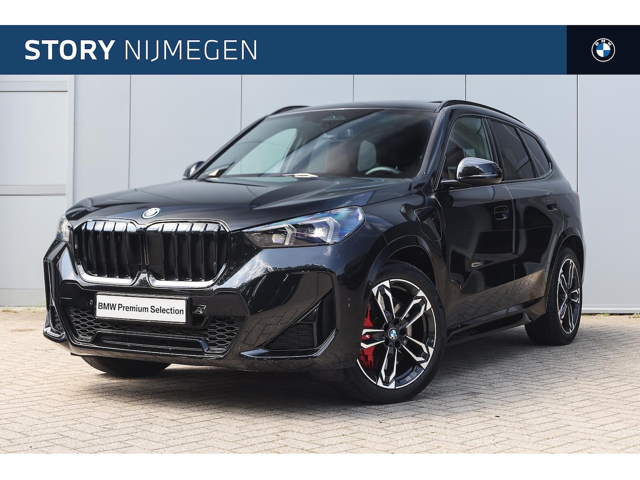 BMW X1 - xDrive25e M Sport Automaat / Panoramadak / Sportstoelen / Adaptieve LED / M Adaptief onder - AutoWereld.nl