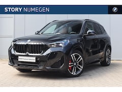 BMW X1 - xDrive25e M Sport Automaat / Panoramadak / Sportstoelen / Adaptieve LED / M Adaptief onder