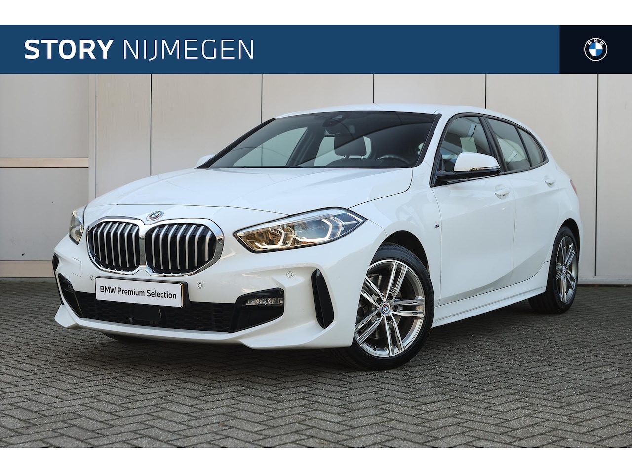BMW 1-serie - 118i M Sport Automaat / Sportstoelen / M Sportonderstel / LED / Live Cockpit Professional - AutoWereld.nl