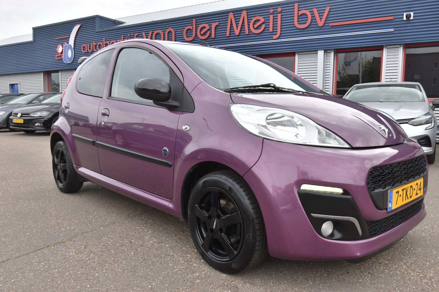 Peugeot 107 - 1.0 Envy 1.0 Envy , AIRCO , RCD MP3 , BL TOOTH , LMV14 , MISTL V , A KLEP SPOILER , - AutoWereld.nl