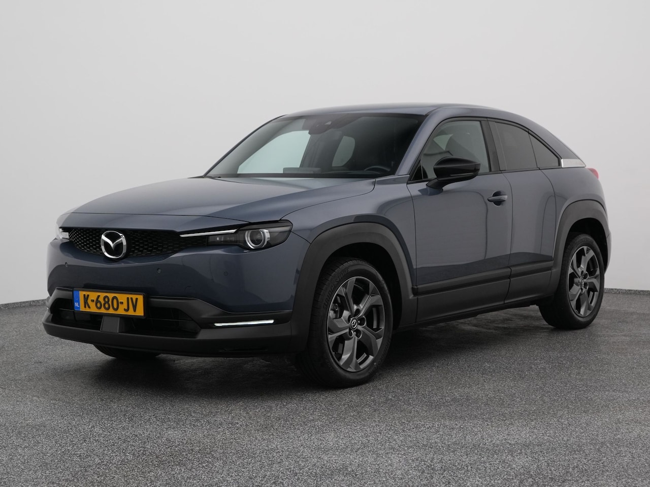 Mazda MX-30 - e-SkyActiv 145 First Edition 36 kWh | CAMERA | ADAPTIVE | HUD | STOELVERWARMING - AutoWereld.nl