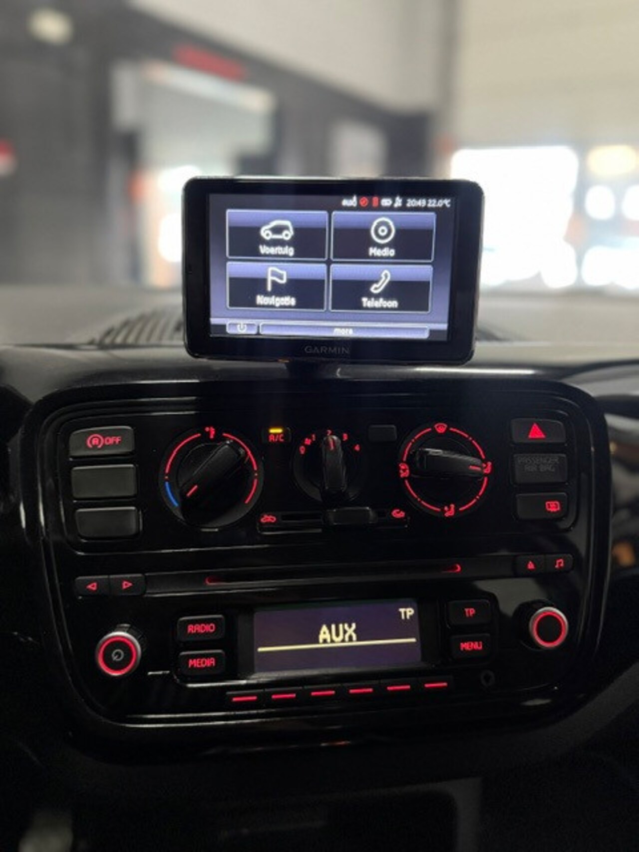Volkswagen Up! - 1.0 move up! BlueMotion/Navi - AutoWereld.nl