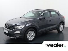 Volkswagen T-Roc - 1.0 TSI Style | 110 PK | Adaptive cruise control | Climate control | Navigatiesysteem | Ap