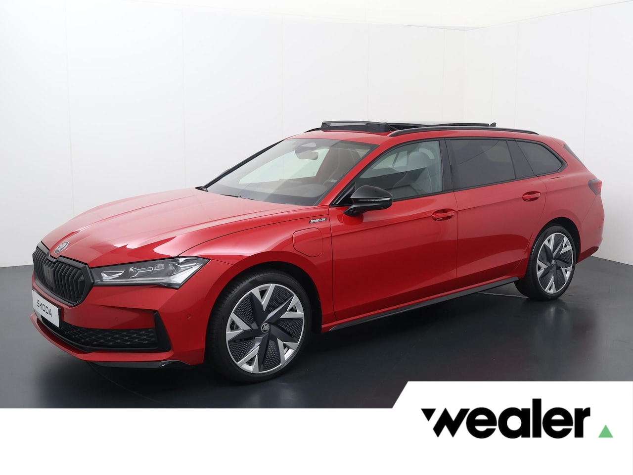 Skoda Superb Combi - 1.5 TSI PHEV Sportline Business | 204 PK | SoH 100% | Trekhaak wegklapbaar | Panoramadak | - AutoWereld.nl