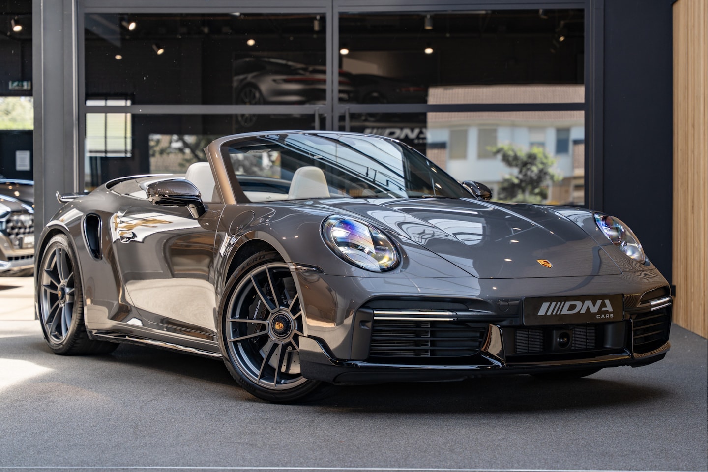 Porsche 911 Cabrio - 992 Turbo S Aerokit Burmester 3.8 Turbo S Lift Exclusive Manufaktur Exclusive - AutoWereld.nl