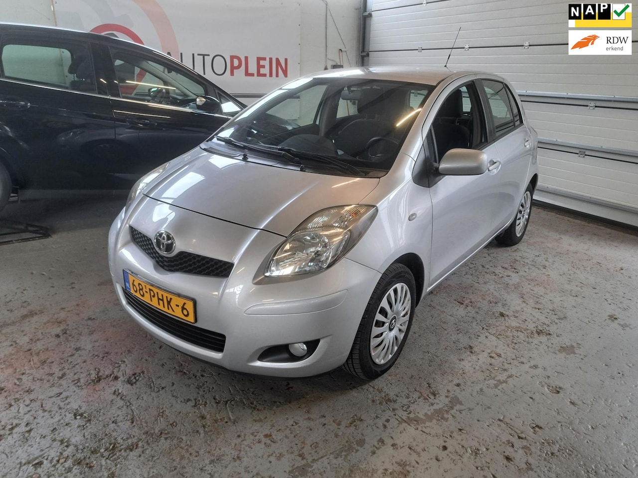 Toyota Yaris - 1.3 VVT-i Aspiration 1.3 VVTi Aspiration - AutoWereld.nl