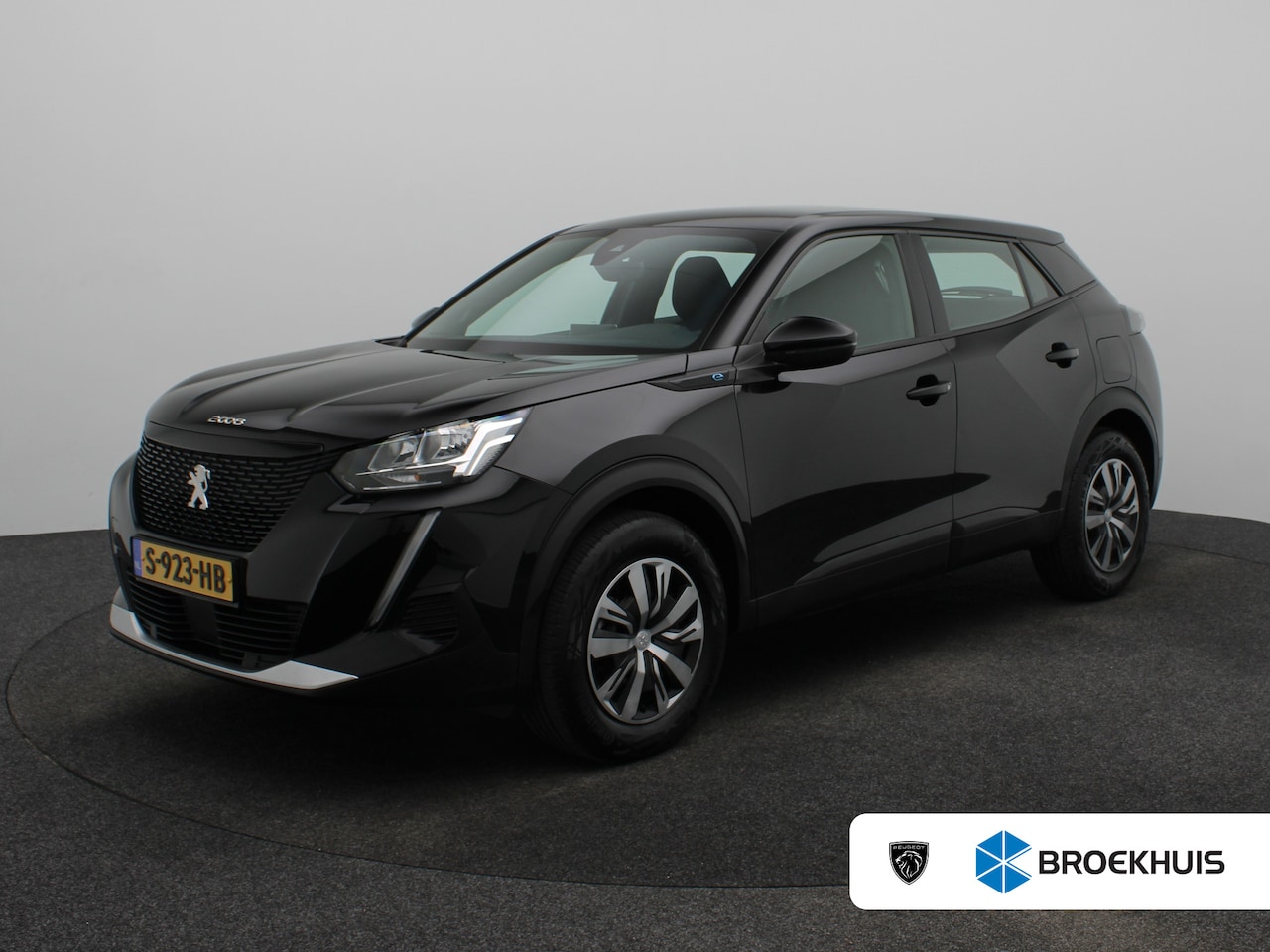 Peugeot e-2008 - EV Active 50 kWh | Cruise | Camera | Navi | PDC | Clima | Apple carplay/ Android auto | - AutoWereld.nl