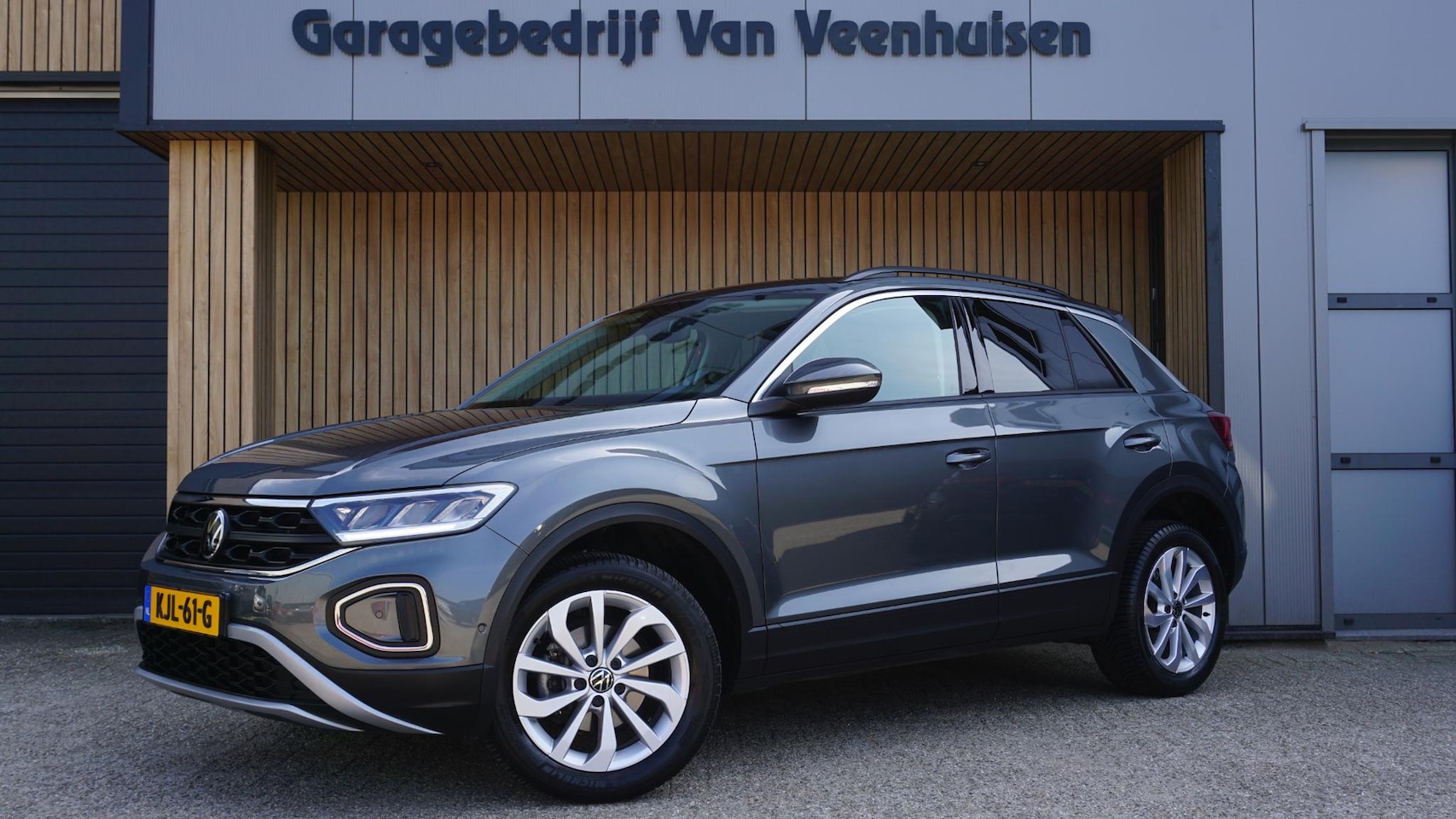 Volkswagen T-Roc - 1.5 TSI 150pk DSG Life Business *Facelift* Virtual App-Connect 17inch LM Stoelverwarming * - AutoWereld.nl