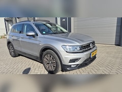 Volkswagen Tiguan - 1.5 TSI ACT Comfortline Business Automaat | Panorama | Navi | Bluetooth | Van een particul