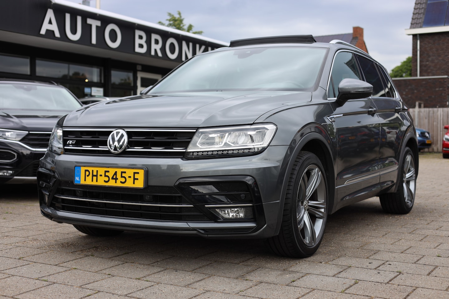 Volkswagen Tiguan - 1.4 TSI ACT R-LINE | AUT | PANO | ACC | CARPLAY - AutoWereld.nl