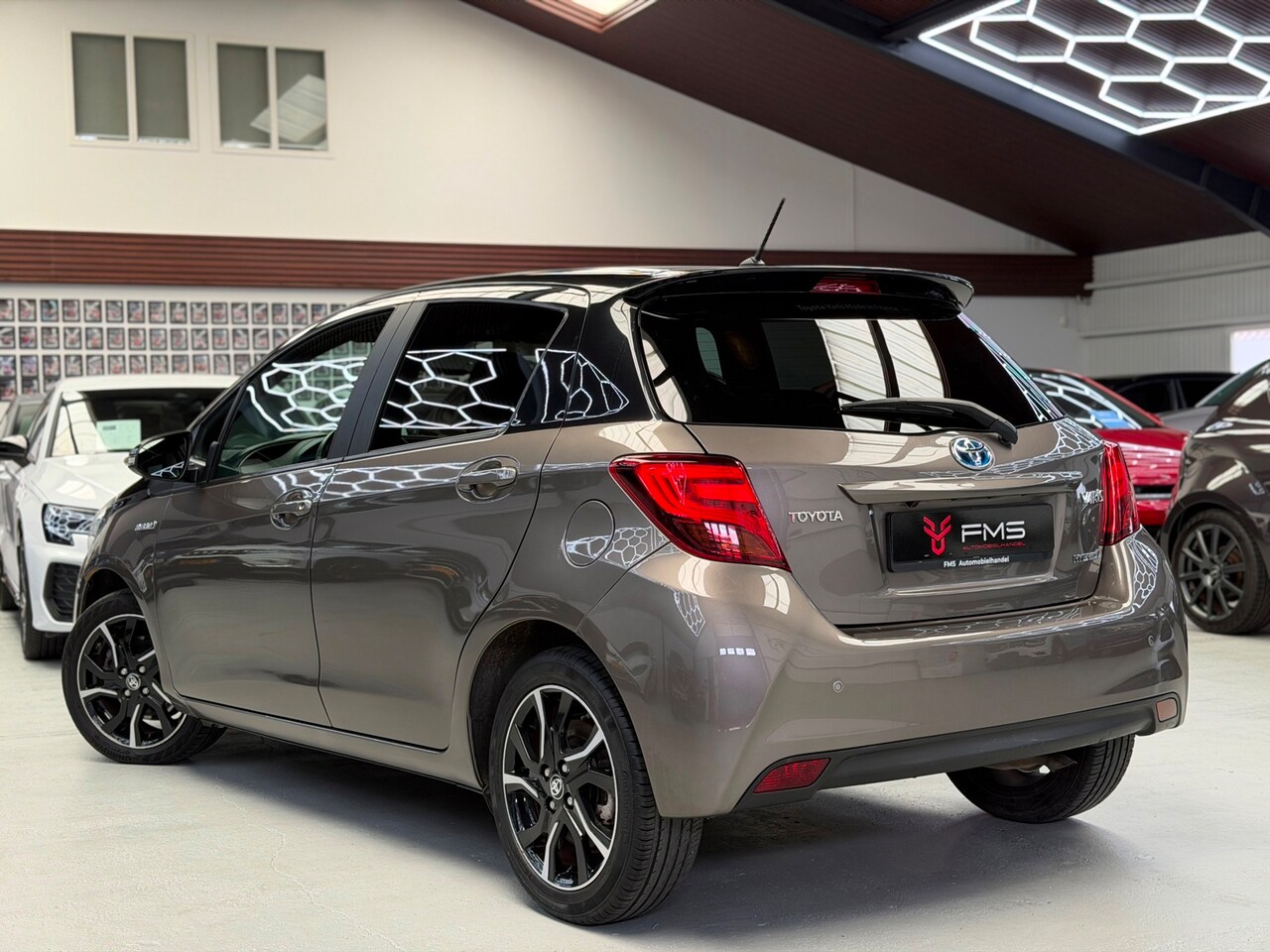 Toyota Yaris - 1.5 Hybrid Bi-Tone Navigatie Camera - AutoWereld.nl