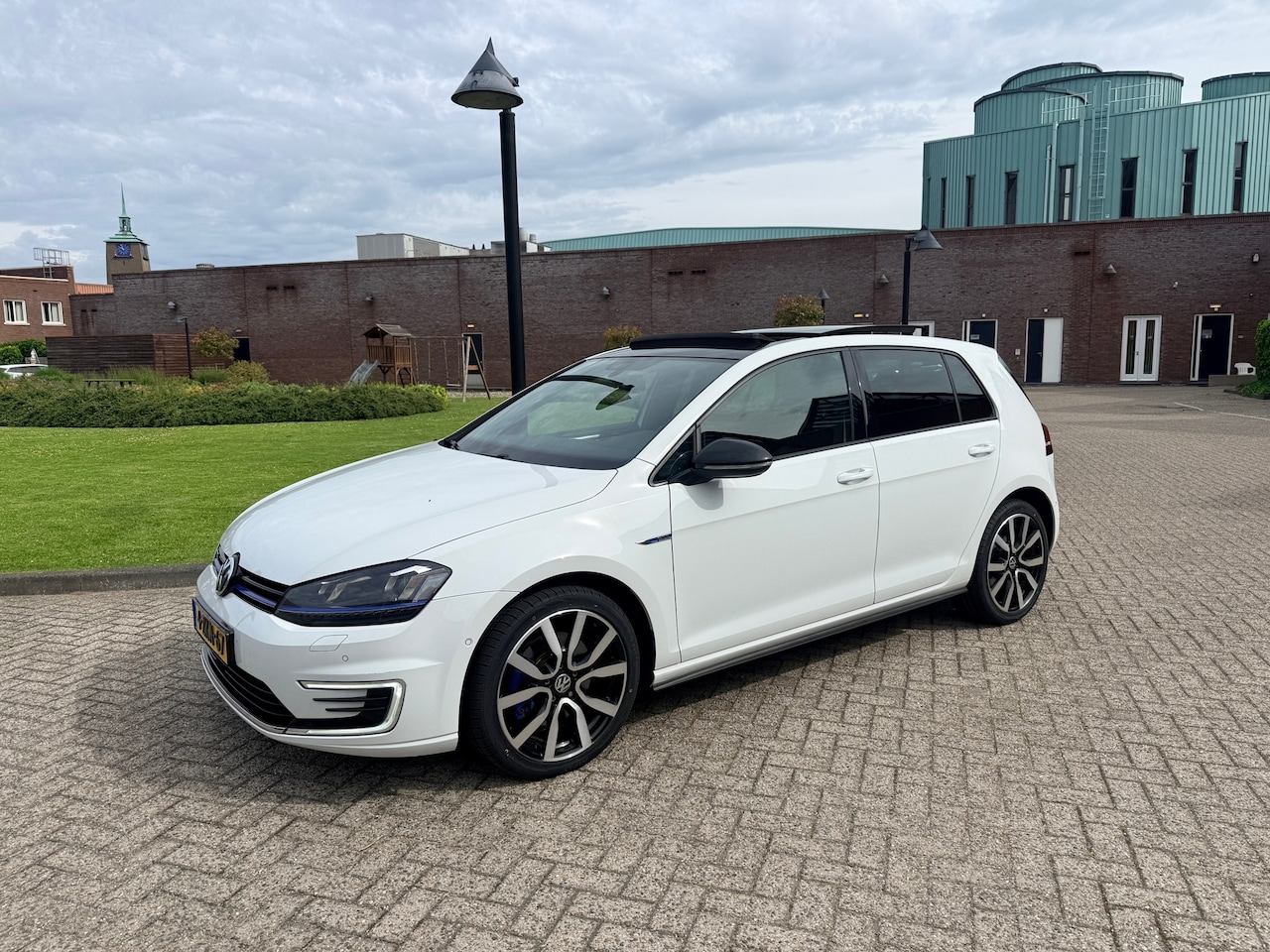 Volkswagen Golf - 1.4 TSI GTE Opendak-Apple carplay Camera - AutoWereld.nl