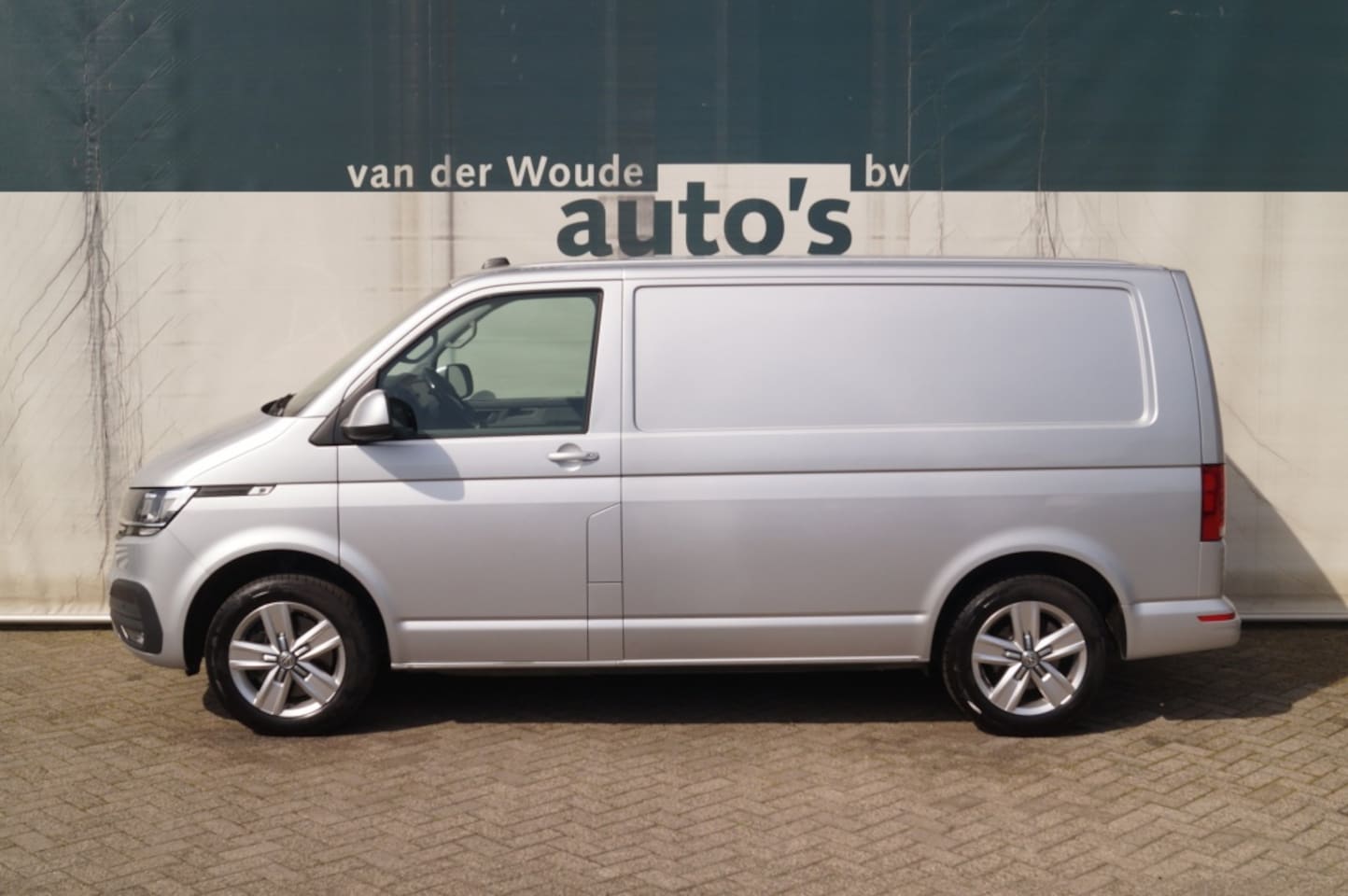 Volkswagen Transporter - 2.0 TDI 199pk DSG 4Motion L1-H1 -NAVI-CAM-PDC- - AutoWereld.nl