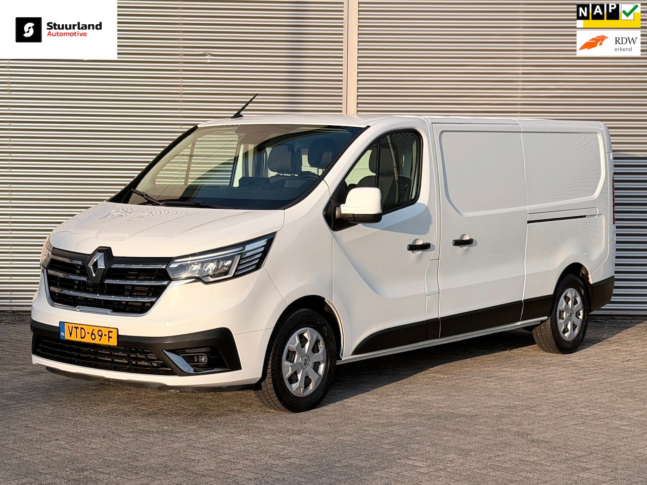 Renault Trafic - 2.0 dCi 130 L2H1 2x schuif Airco/ Navi/ Cruise/ Trekhaak/ - AutoWereld.nl
