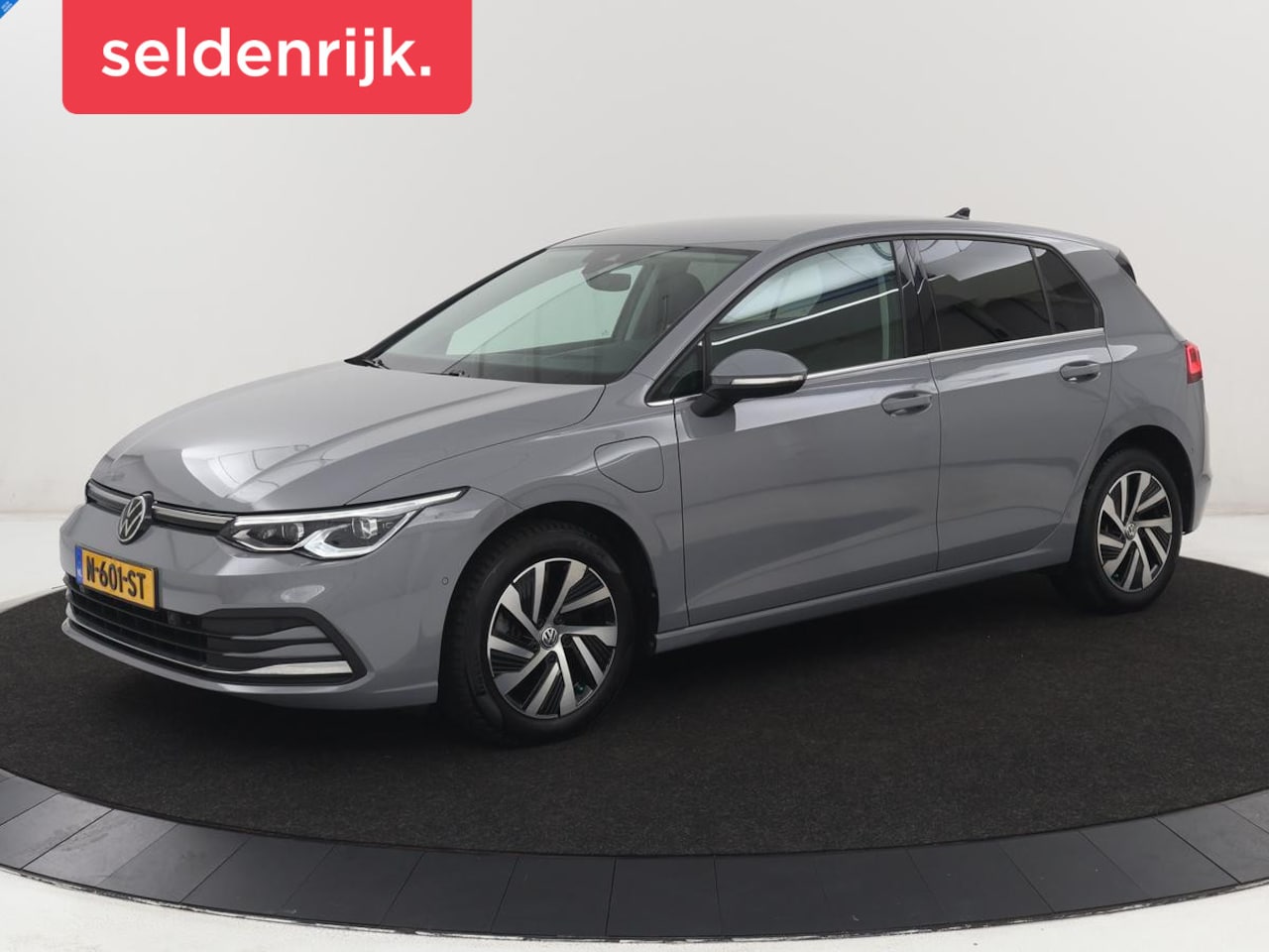 Volkswagen Golf - 1.4 eHybrid Style | SOH 88,8% | Head-Up | Stoelverwarming | Trekhaak | Sfeerverlichting | - AutoWereld.nl