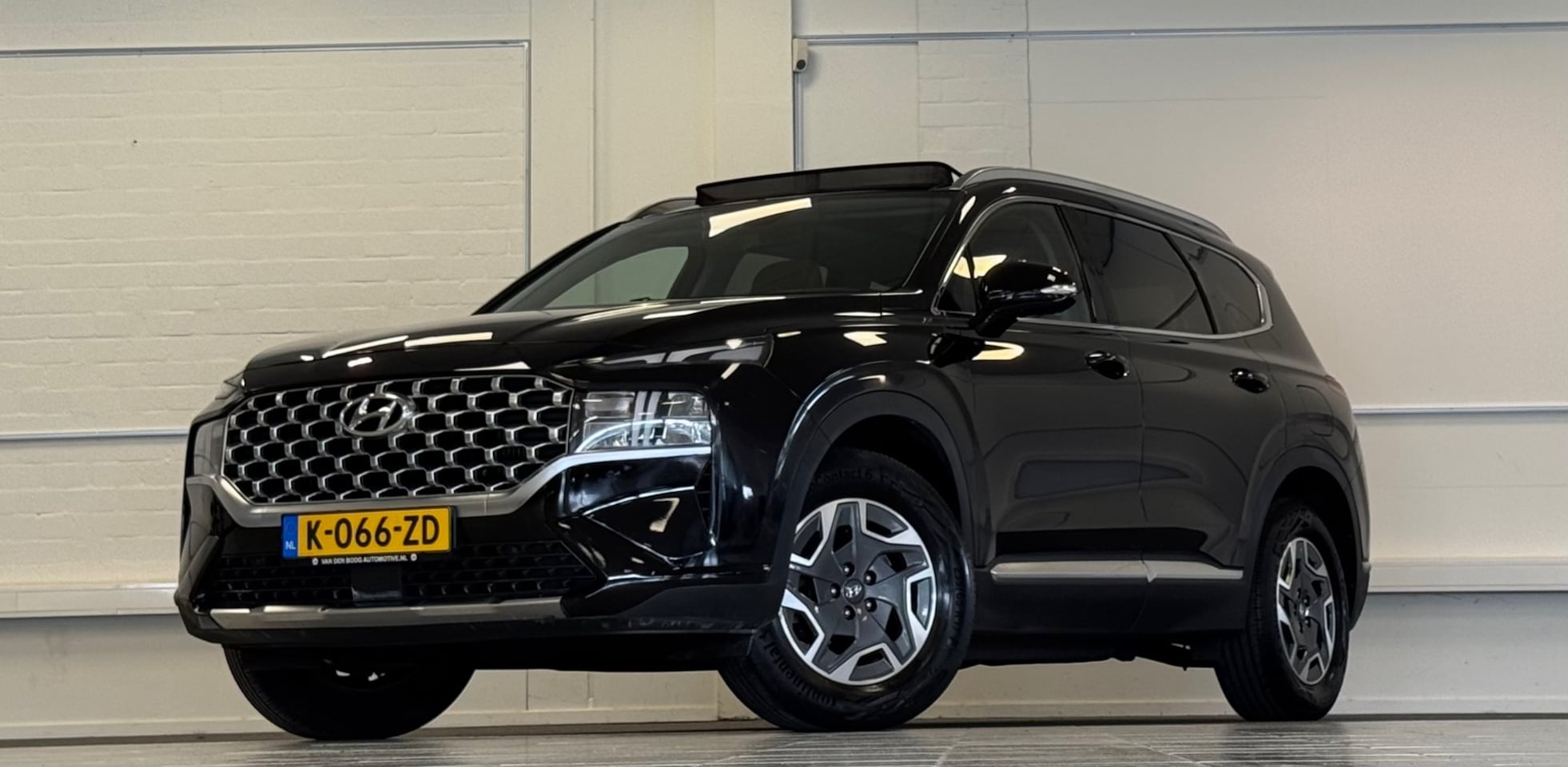 Hyundai Santa Fe - 1.6 T-GDI HEV Comfort Smart Sky 7p. 1e Eigenaar Leer Pano Camera - AutoWereld.nl