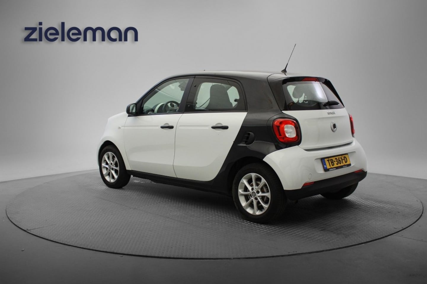 Smart Forfour - 1.0 5 Deurs - Airco, Cruise - AutoWereld.nl