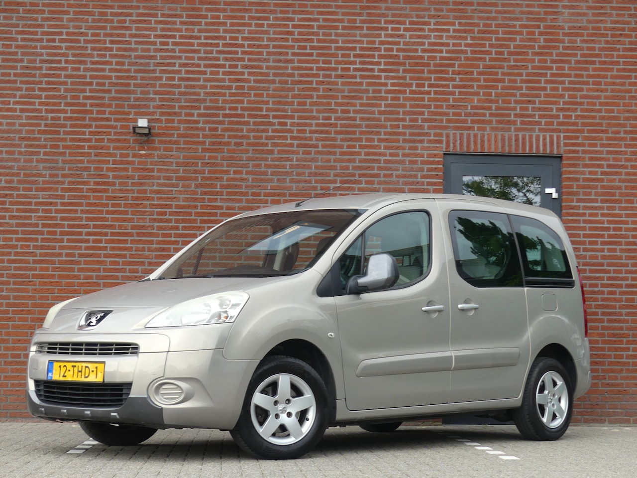 Peugeot Partner Tepee - 1.6 VTi XT 1.6 VTi XT - AutoWereld.nl