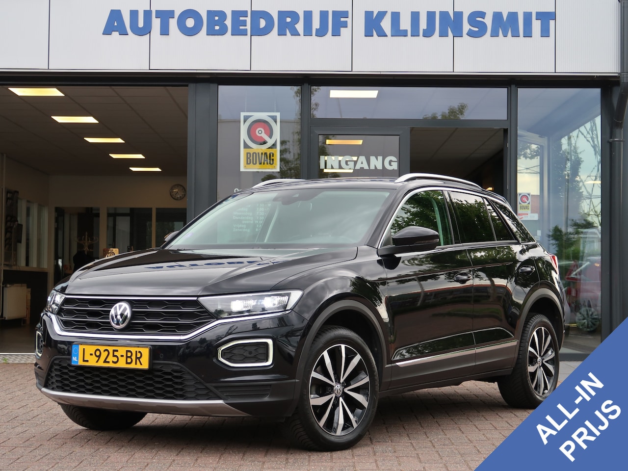 Volkswagen T-Roc - 1.5 TSI Style Business | Virtual | 17 inch velgen | Trekhaak | Led - AutoWereld.nl